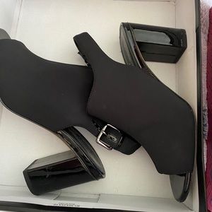Donald Pliner heels